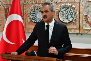 Bakan &Ouml;zer: '10 ilimizde ikinci d&ouml;nem t&uuml;m sınıf ve kademelerde devam şartı aramayacağız'