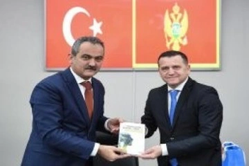 Bakan &Ouml;zer, Karadağ Eğitim Bakanı Vojinovic ile g&ouml;r&uuml;şt&uuml;