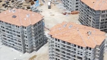 Bakan Özhaseki: İslahiye'de inşa ettiğimiz 17 bloktaki 399 konutun yapımında önemli aşama katet