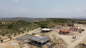 Bakan Özhaseki'den depremzedelere müjde! 80 köy evi daha teslim edilecek