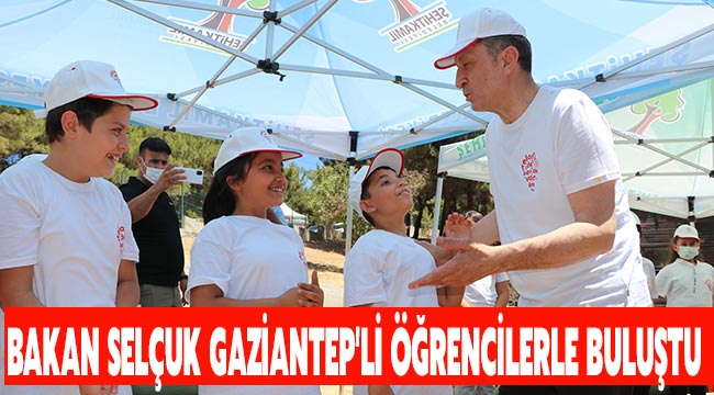 Bakan Selçuk Gaziantep'li öğrencilerle buluştu