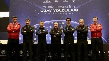 Bakan Varank Türkiye'nin ilk uzay yolcuları ile bir araya geldi