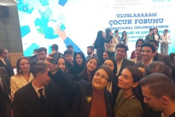 Bakan Yanık: '&Ccedil;ocuklarımızın mutluluğunu arttırmak i&ccedil;in &ccedil;alışmalarımızı g&uuml;ncelliyoruz'