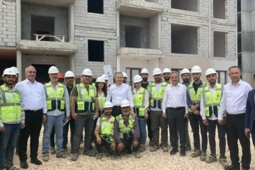 Bakan Yerlikaya, kalıcı deprem konutlarını inceledi