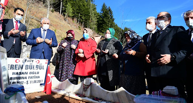 Bakan Zehra Zümrüt Selçuk şehit Eren Bülbül'ün mezarını ziyaret etti