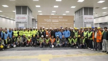 Bakanı Karaismailoğlu, AKM-Gar-Kızılay Metro Şantiyesi işçileriyle sahurda bir araya geldi