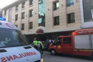 Bakım yaparken çıkan yangında asansörde sıkışan 2 kişi hayatını kaybetti