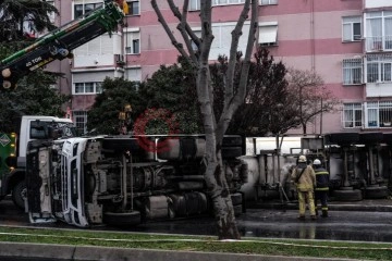 Bakırköy’de devrilen LPG yüklü tanker 6 saat sonrası yoldan kaldırıldı