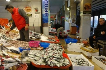 Balık fiyatları geriledi, hamsinin fiyatı 110 TL'den 60 TL'ye düştü
