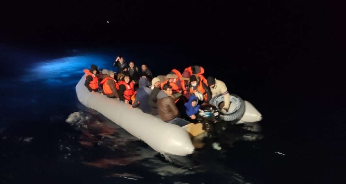 Balıkesir açıklarında 48 düzensiz mülteci kurtarıldı