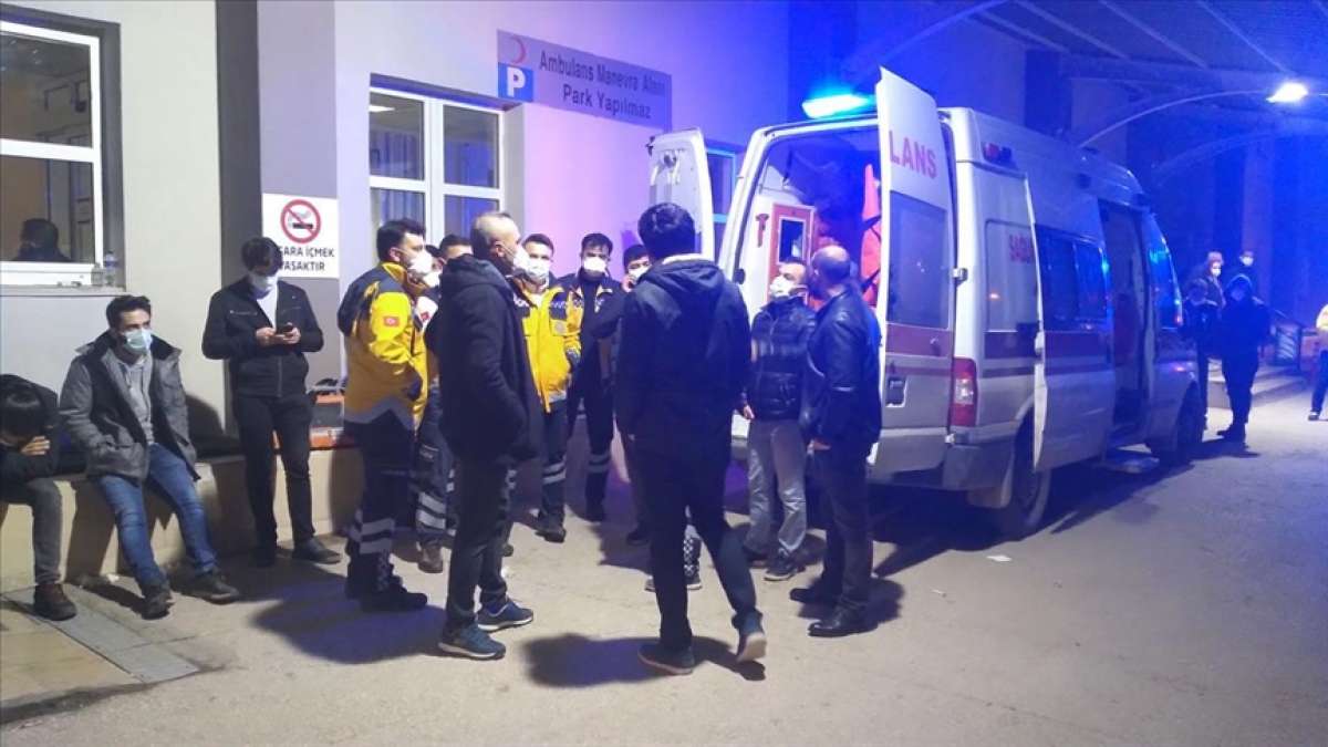 Balıkesir'de ambulans, kamyon ve otomobilin karıştığı kazada 4 kişi öldü, iki kişi yaralandı