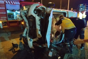 Balıkesir'de ambulansın da karıştığı zincirleme kaza: 3'ü sağlık görevlisi 4 yaralı