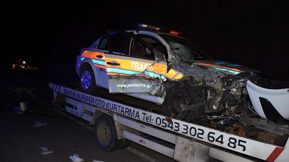 Bartın'da jandarma trafik aracı ile cip çarpıştı: 2'si uzman çavuş 4 yaralı