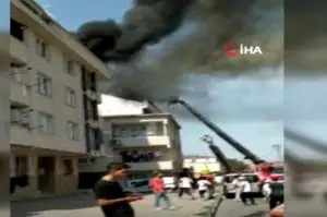 Başakşehir'de bir binanın çatı katında yangın çıktı