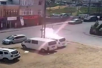 Başakşehir’de elektrik kabloları cadde ortasında bomba gibi patladı