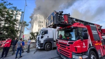 Başakşehir'de fabrikada çıkan yangını söndürme çalışmaları sürüyor