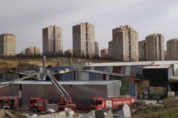 Başakşehir’de tekstil fabrikası alev alev yandı