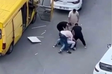 Başakşehir’de trafikte yol verme kavgası kamerada