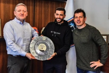 Başakşehir&rsquo;den, Cai&ccedil;ara'ya plaket