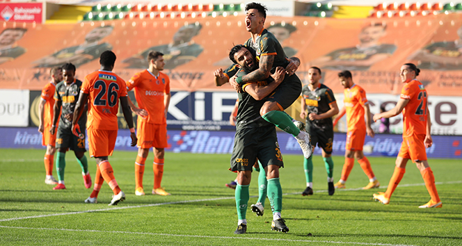 Başakşehir'in galibiyet hasreti 7 maça çıktı
