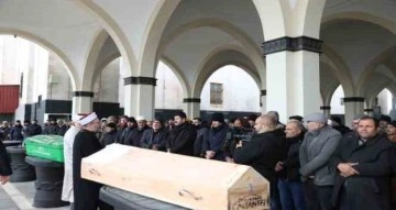 Başkan Erbaş, depremde hayatlarını kaybeden bazı vatandaşların cenaze namazlarını kıldırdı