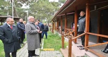 Başkan Ergün, Kırkağaç’ta depremzede aileleri ziyaret etti