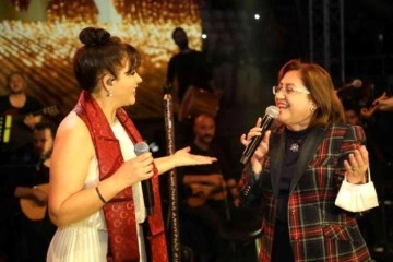 Başkan Fatma Şahin, Zara ile düet yaptı