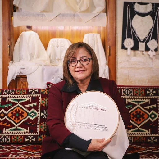 Başkan Şahin'in girişimleri sonucu el emeği göz nuru Antep işi nakışı Unesco tarafından tescillendi