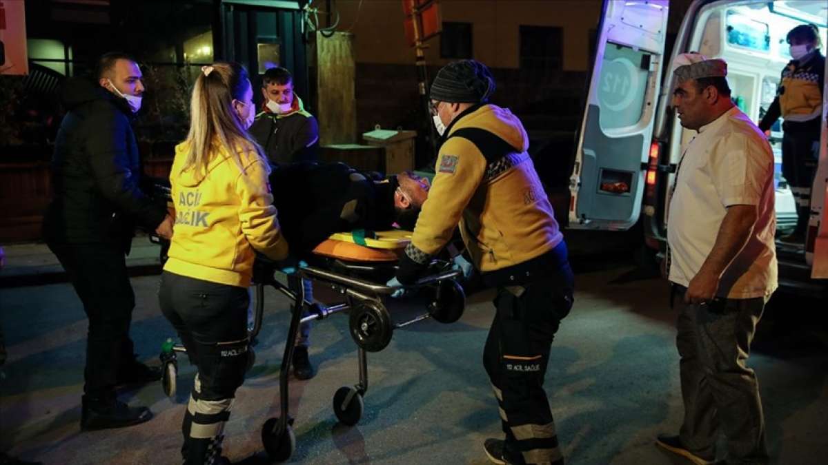 Başkentte bir restorandaki silahlı ve bıçaklı kavgada 3 kişi yaralandı