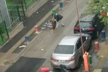 Başkent'te iki motokuryenin kavgası güvenlik kamerasına yansıdı