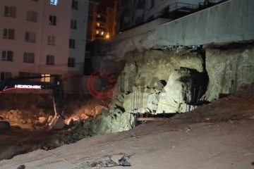 Başkent’te istinat duvarı çöktü, 2 apartman tahliye edildi