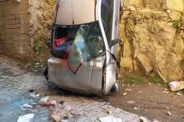 Başkentte otomobil bina boşluğuna u&ccedil;tu: 5 yaralı