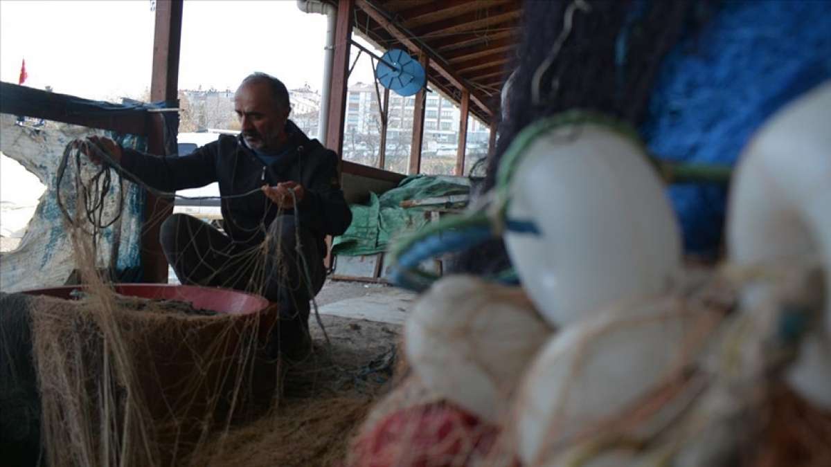 Batı Karadenizli balıkçılar hamsi için gece yarısı denize açılacak