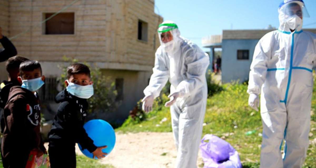 Batı Şeria'da sağlıkçılardan Covid-19 hastası çocuklara moral ziyareti