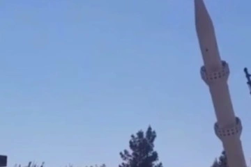 Batman&rsquo;da cami minaresi kontroll&uuml; olarak yıkıldı
