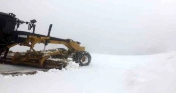 Batman’da kar nedeniyle kapanan köy yollarında çalışmaları devam ediyor