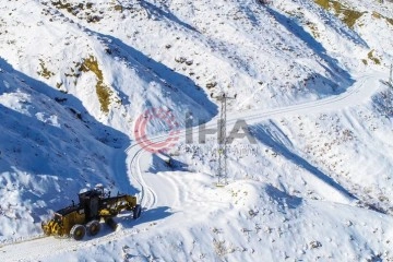 Batman’da kar yağışı nedeniyle kapanan köy yolları ulaşıma açıldı