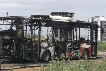 Batman’da seyir halindeki belediye yolcu otobüsü yandı