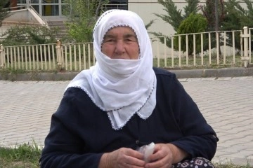 Bayramı buruk geçiren depremzede nine o günü anlattı: 'Oğlum beni hükümete teslim et'