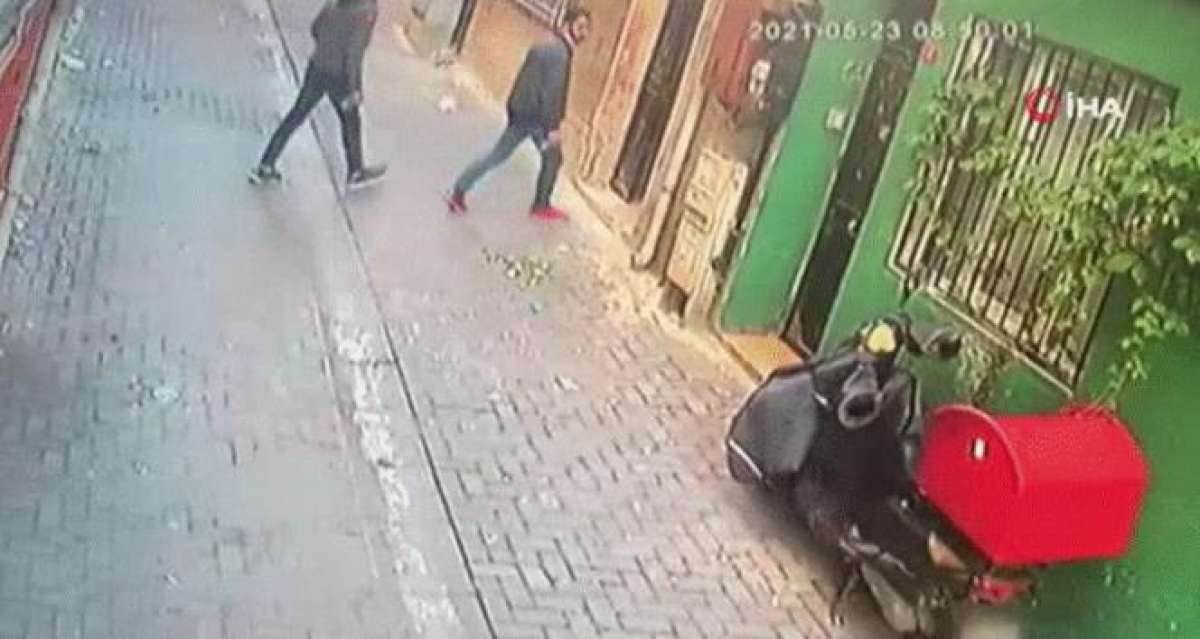 Bayrampaşa'da evi soyan hırsızlar kamerada