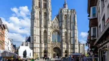 Belçika'da bir katedralde Türkiye'ye destek amacıyla İstiklal marşı çalındı