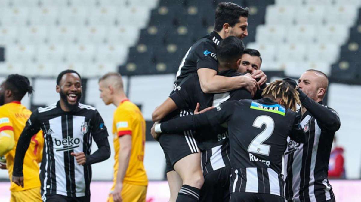 Beşiktaş, kalan 4 maçtan 7 puan alabilirse Süper Lig'de şampiyonluğunu ilan edecek