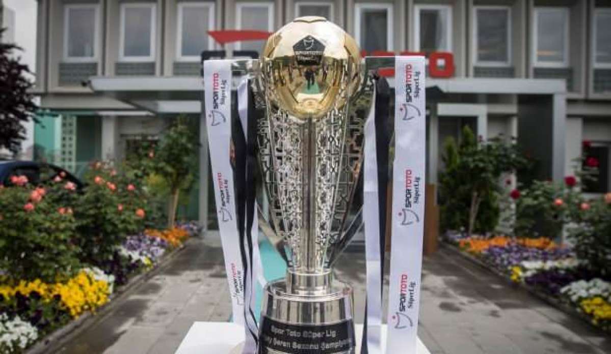 Beşiktaş şampiyonluk kupasını Galatasaray derbisinde kaldırabilir!