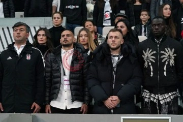 Beşiktaş&rsquo;ın yeni transferleri ma&ccedil;ı trib&uuml;nden takip etti