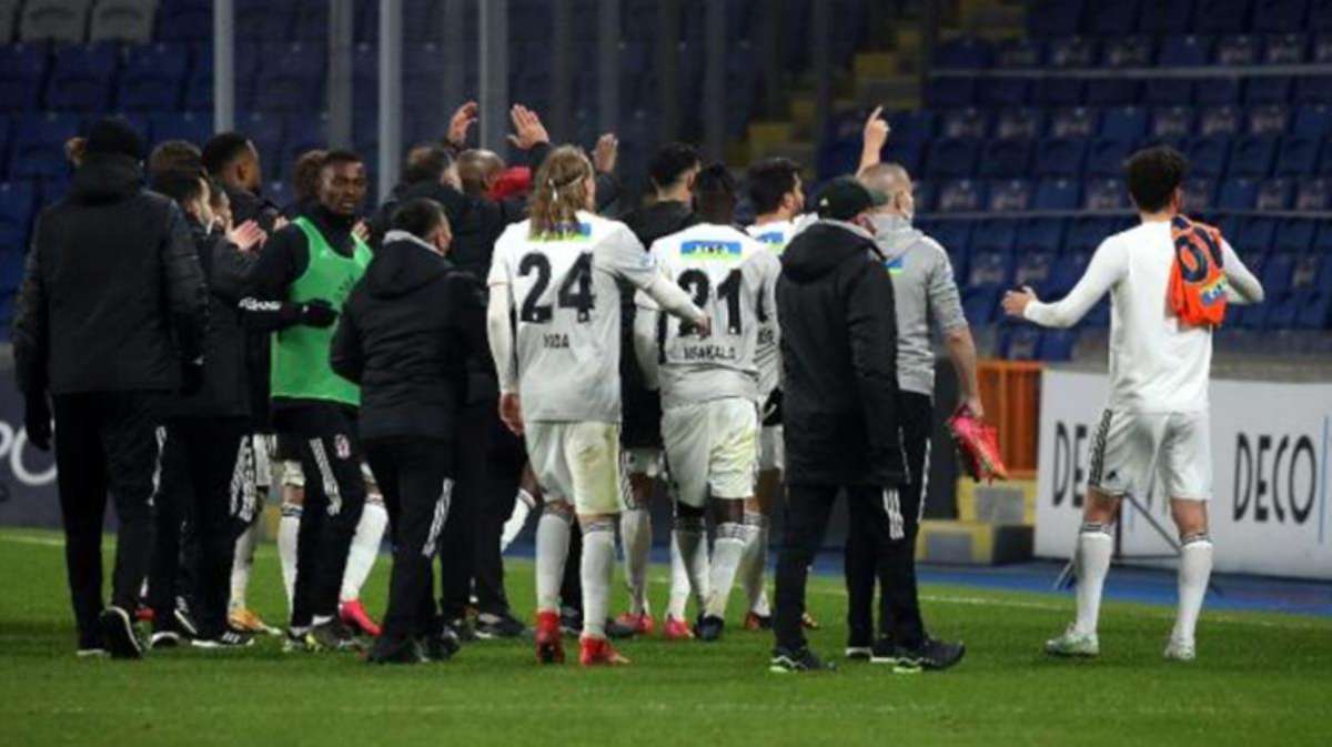 Beşiktaşlı futbolcular Başakşehir galibiyetini Sergen Yalçın'a hediye etti