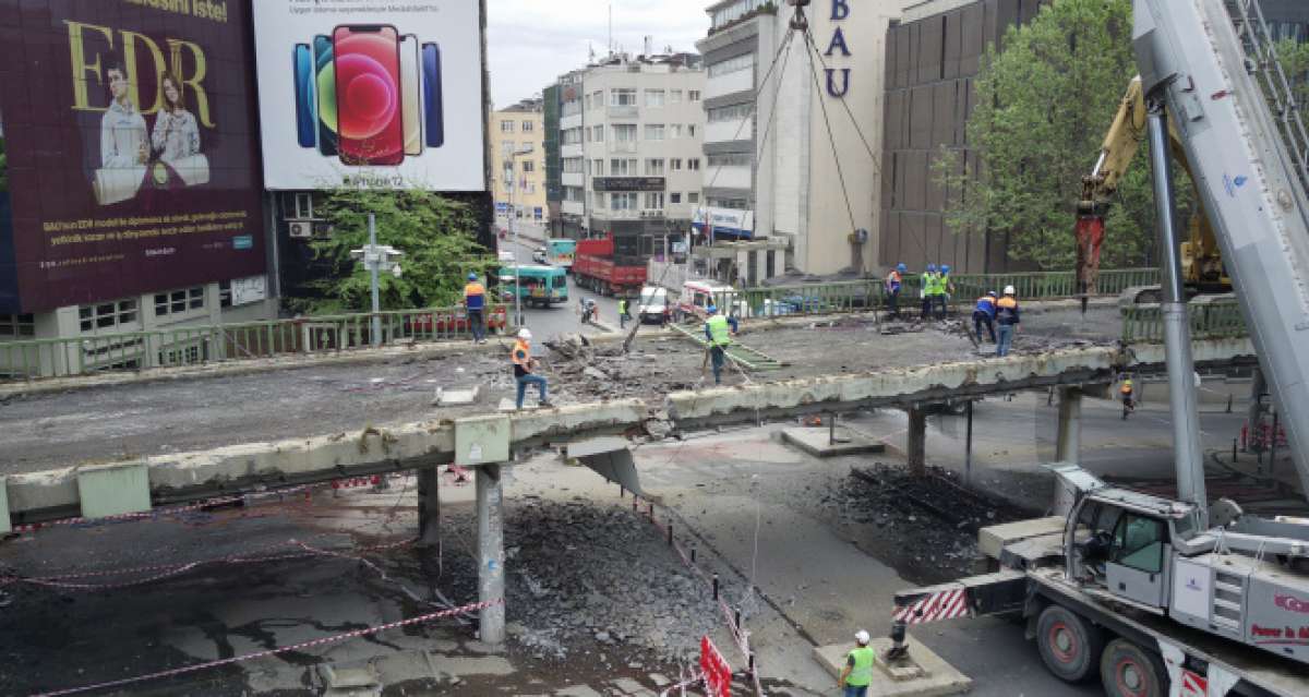 Beşiktaş'ta Barbaros Bulvarı bağlantı köprüsü yıkılıyor