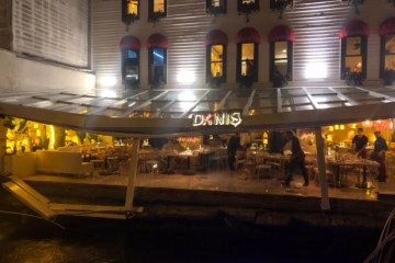 Beşiktaş’ta restoranın balkonu çöktü, denize düşenleri itfaiye kurtardı