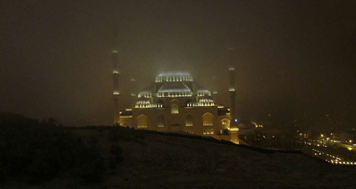 Beyaza bürünen Çamlıca Camii havadan görüntülendi