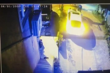 Beykoz’da hırsızlar lüks otomobillerin farlarına dadandı