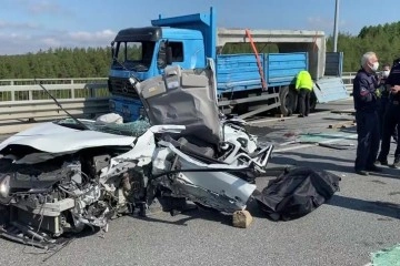 Beykoz’da İSKİ’ye ait kamyon otomobil üzerine devrildi: 1 ölü